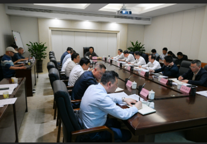 黎春秋調(diào)度懷化國(guó)際陸港建設(shè)時(shí)要求：加速培育臨港產(chǎn)業(yè) 堅(jiān)決完成班列開(kāi)行目標(biāo)